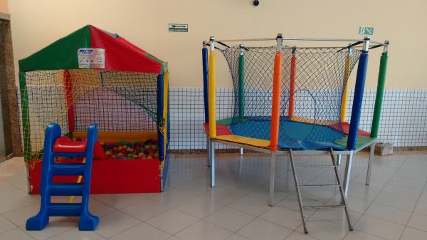 (KIT 2) CAMA ELASTICA + PISCINA DE BOLINHA